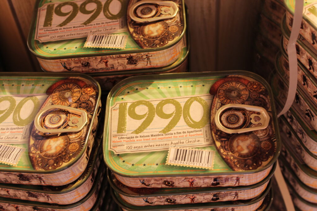 boite de sardine avec écrit 1990