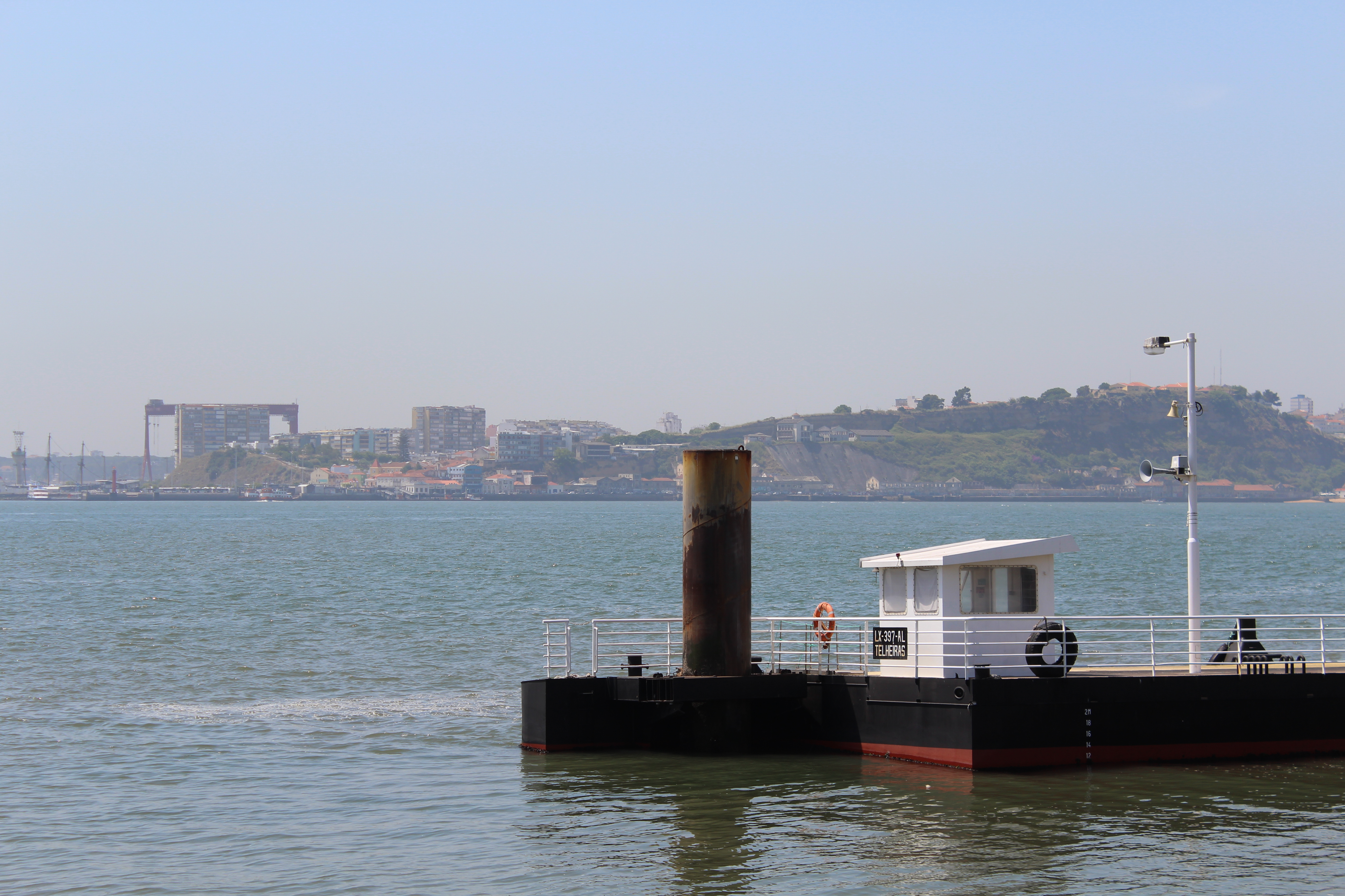 photo du fleuve de lisbonne avec ponton